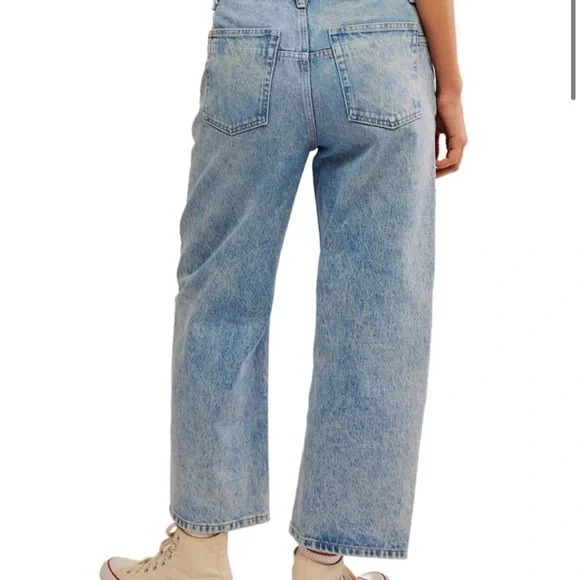 Free People - mini barrel boyfriend Jean, 27, EUC, light wash - Picture 2 of 11